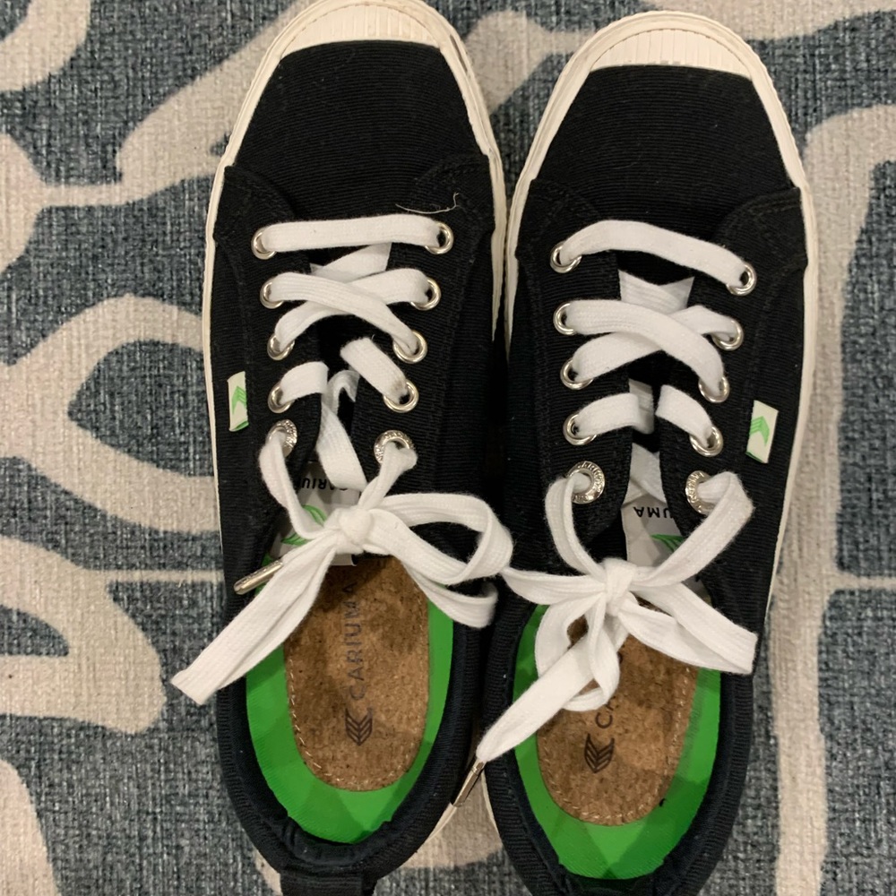 Cariuma OCA canvas shoes size 7.5
